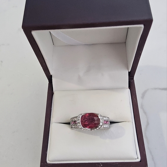 Radiant Red and Silver Ring with Striking Gemstone - Picture 1 of 8